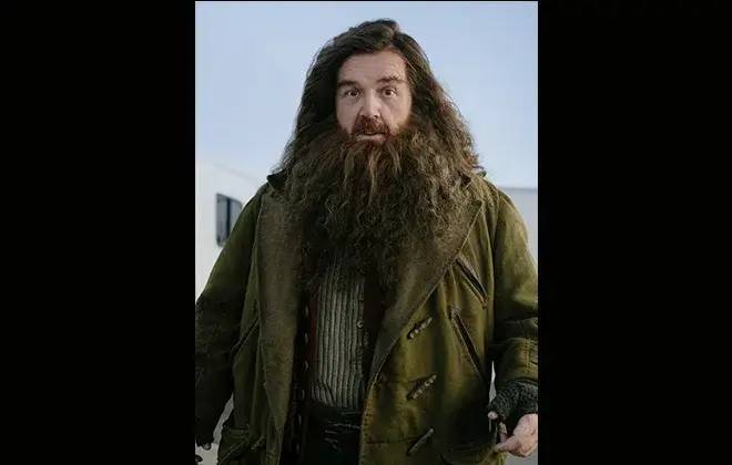 HBO divulga a primeira imagem de Rúbeo Hagrid na nova série de ‘Harry Potter’